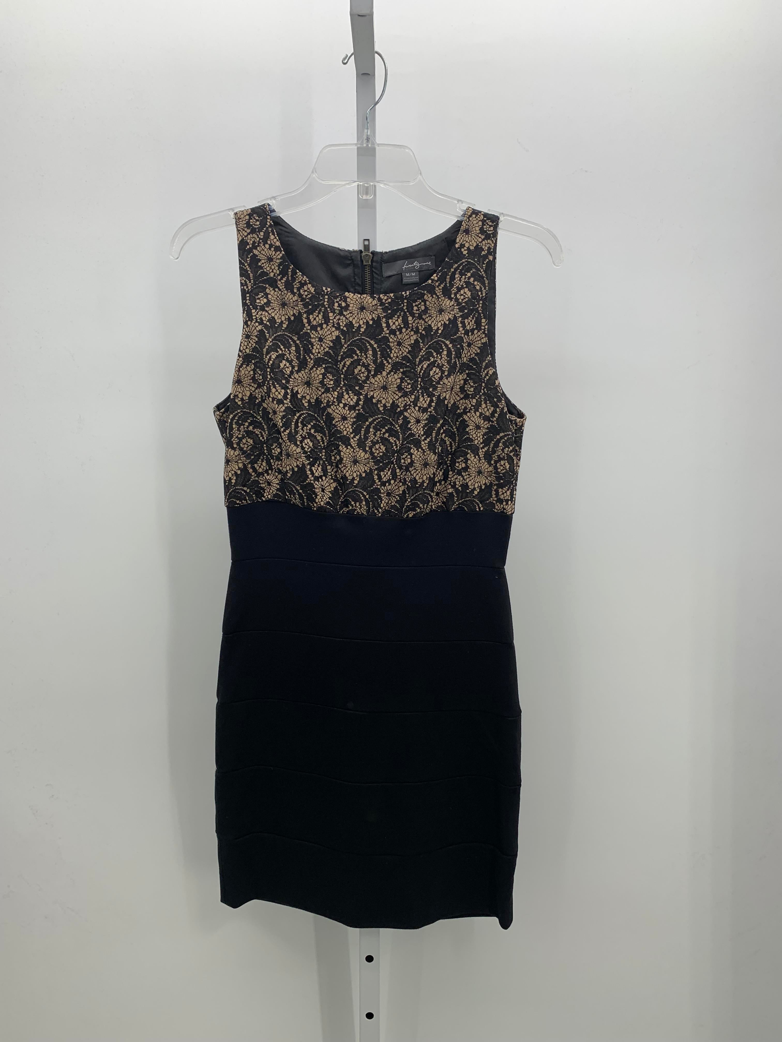 Size Medium Juniors Sleeveless Dress