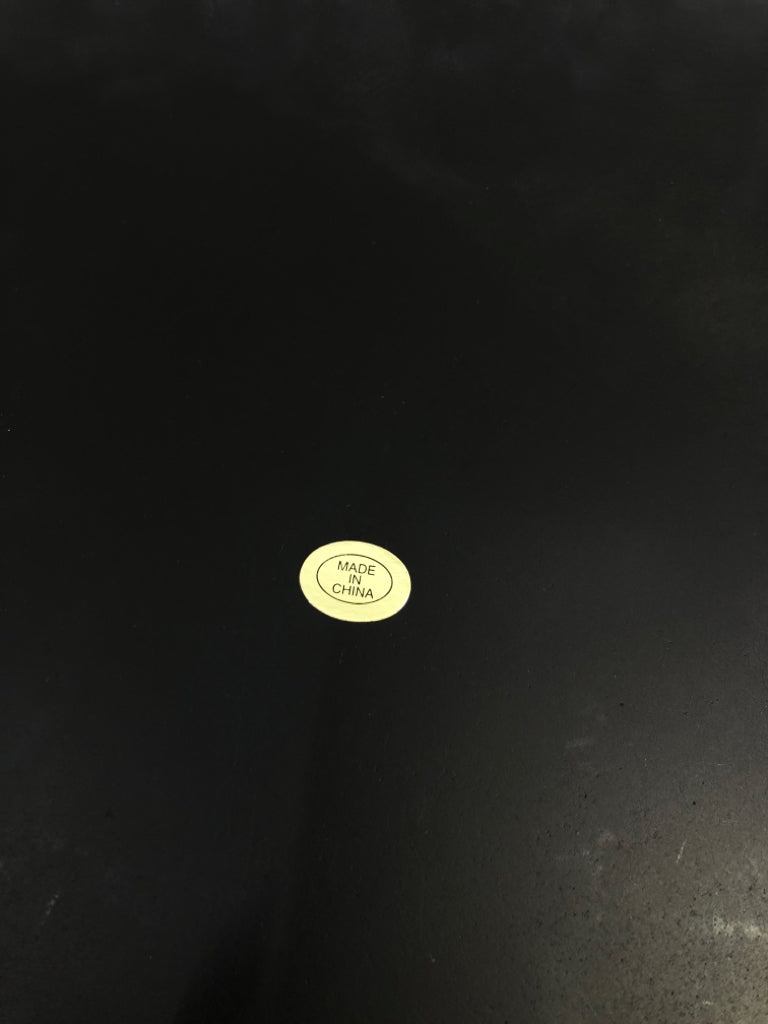 FROSTED FLOWER SQUARE MIRROR.