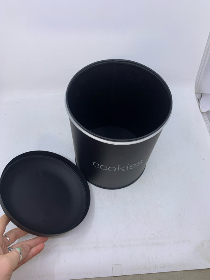 METAL COOKIES JAR.