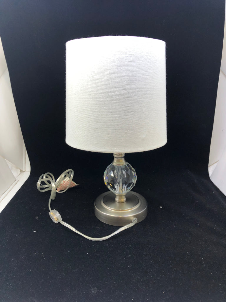 SHORT BASE CRYSTAL BALL W/ WHITE SHADE.