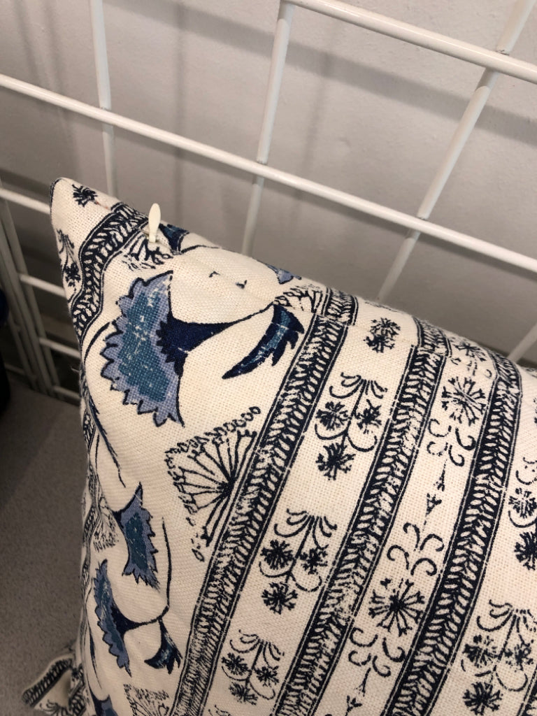 BLUE PATTERNED LONG PILLOW.
