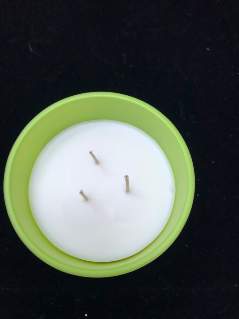 FROSTED LIMEADE CANDLE.