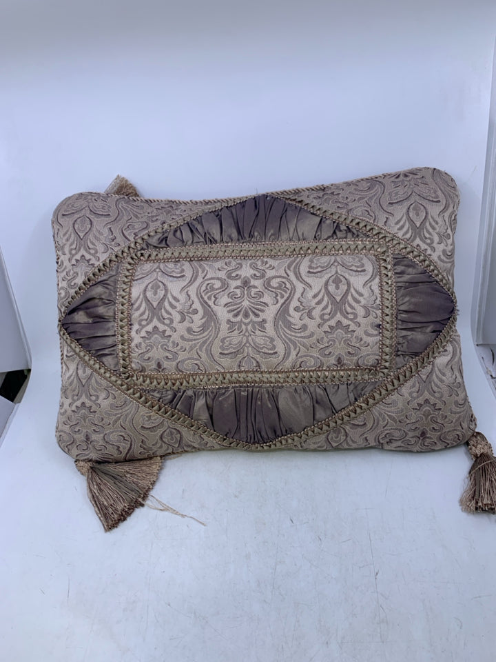 SILVER/GREY SCROLL RECTANGLE PILLOW W/ TASSELS.