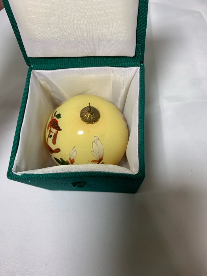 WHITE FLORAL W BIRDS ORNAMENT IN BOX.