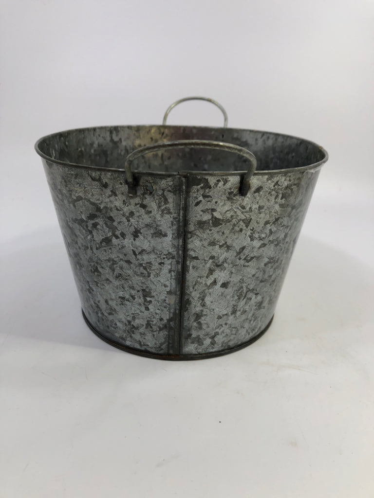 GALVANIZED METAL FLOWERS AND GARDEN BUCKET.