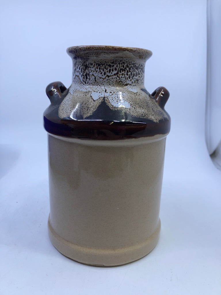 VTG BROWN AND TAN POTTERY CROC W HANDLES.