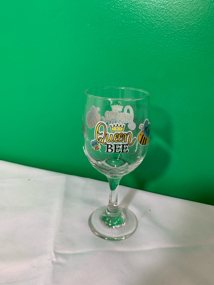 QUEEN BEE WINE GLASS.
