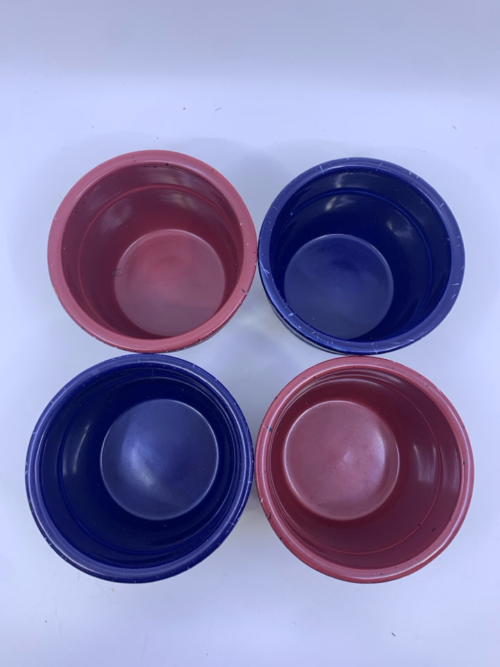 4 RED AND BLUE SPECKLED BOWLS IN BLACK METAL WIRE SERVER.