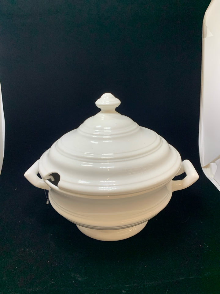 LARGE HEAVY SOUP TUREEN W/ LID.