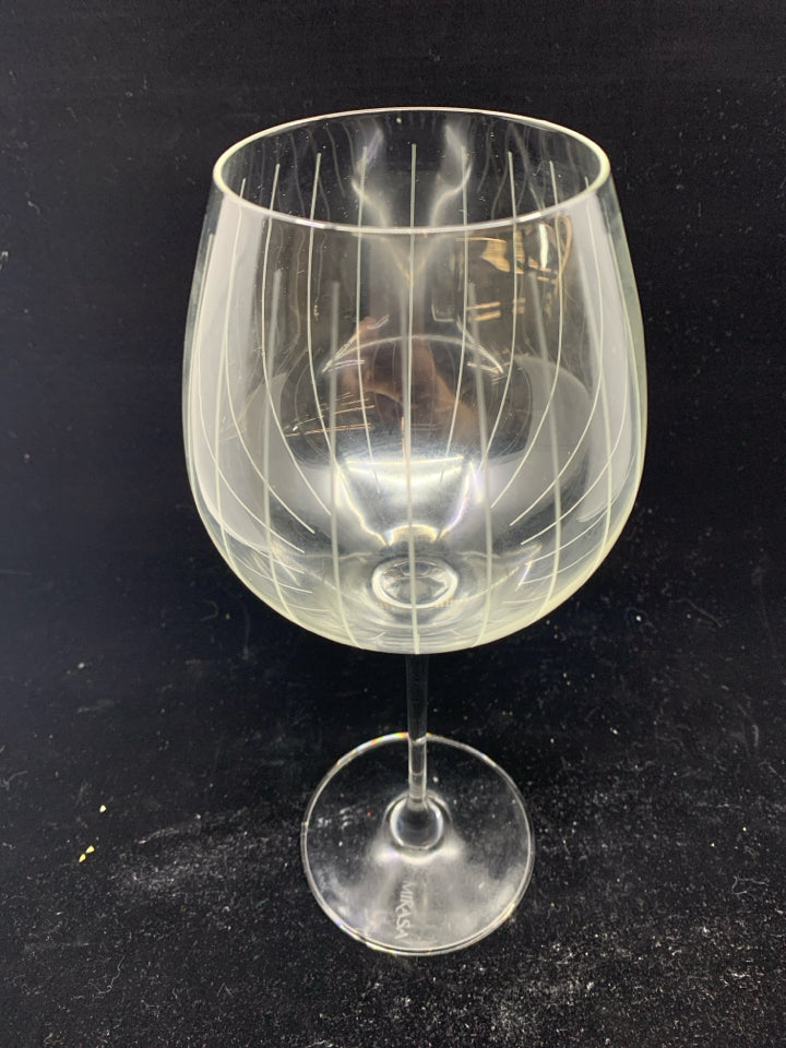 4 ETCHED DOTS & STRIPES WINE GLASSES.