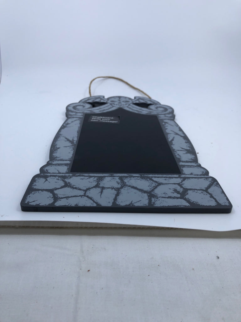 GREY SKULL SMALL CHALKBOARD WALL HANGING.