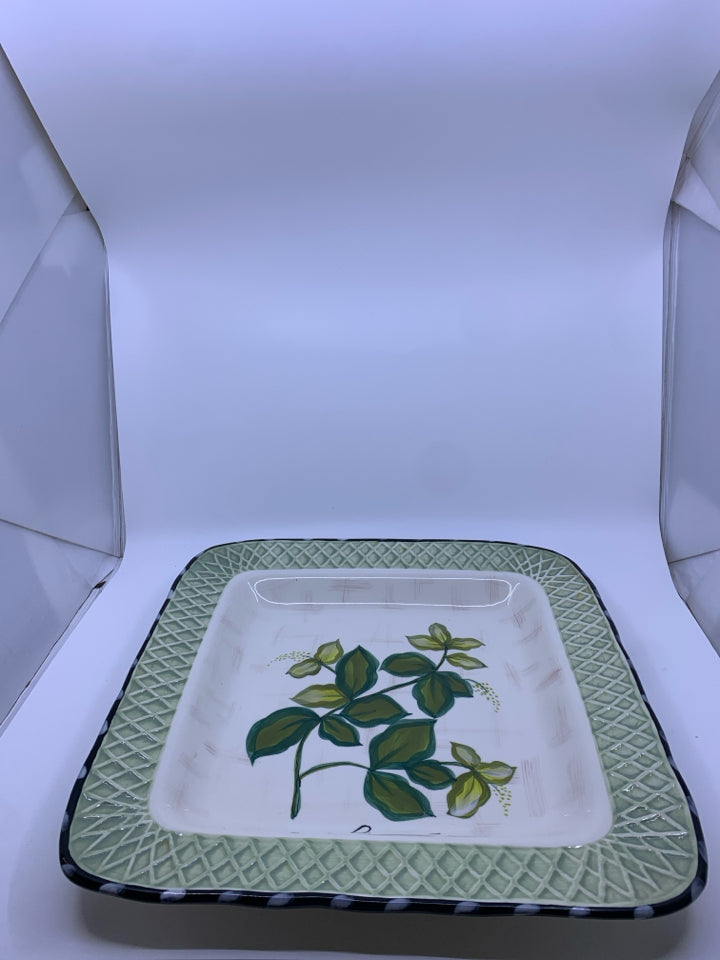 SQUARE TEXTURED BASIL SERVER.