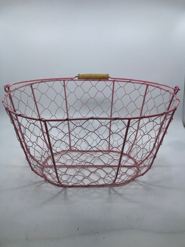 PINK METAL WIRE BASKET W/WOOD HANDLE.