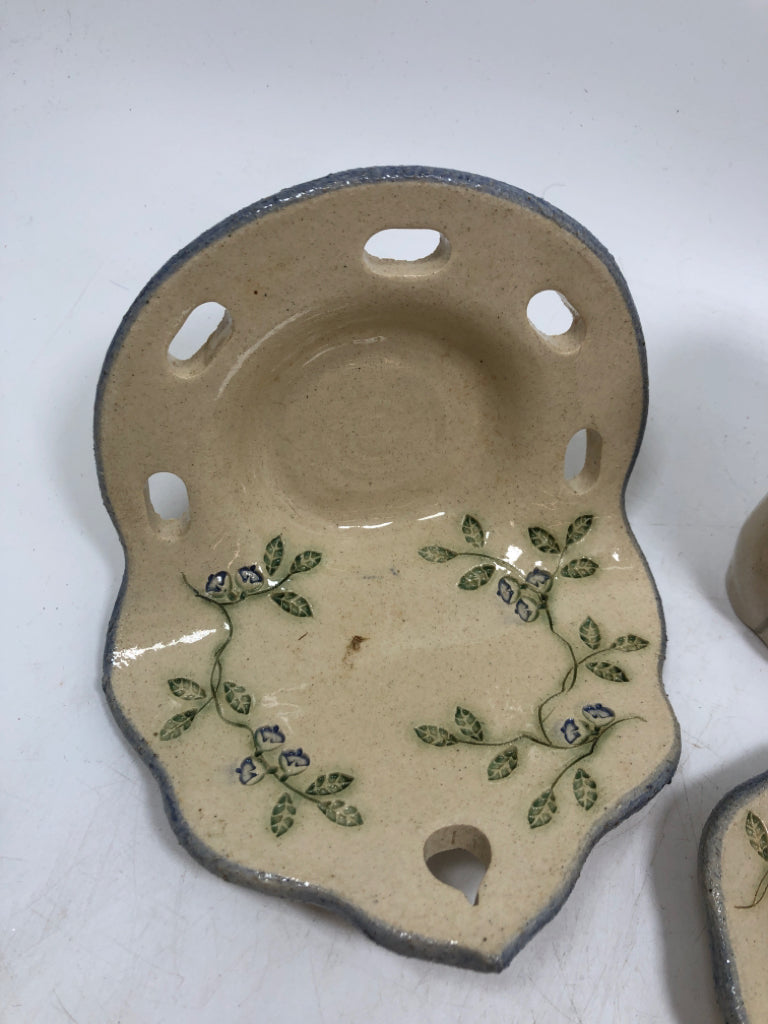 4 FLORAL STAMPED STONEWARE BATHROOM ORGANIZERS.