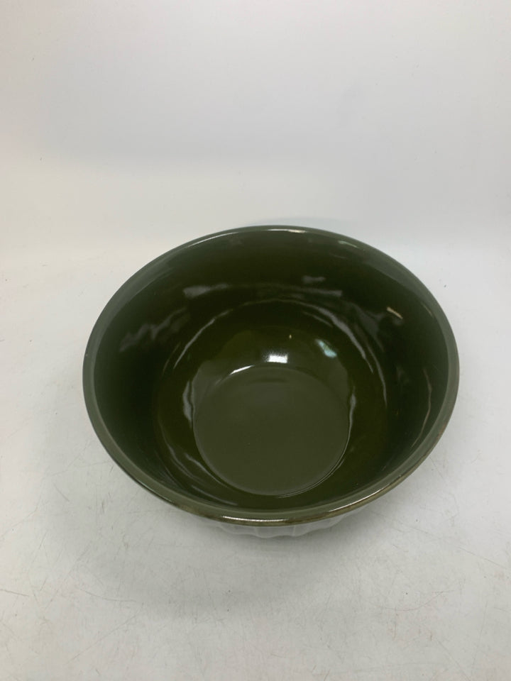 RIBBED HEAVY DARK GREEN BOWL.
