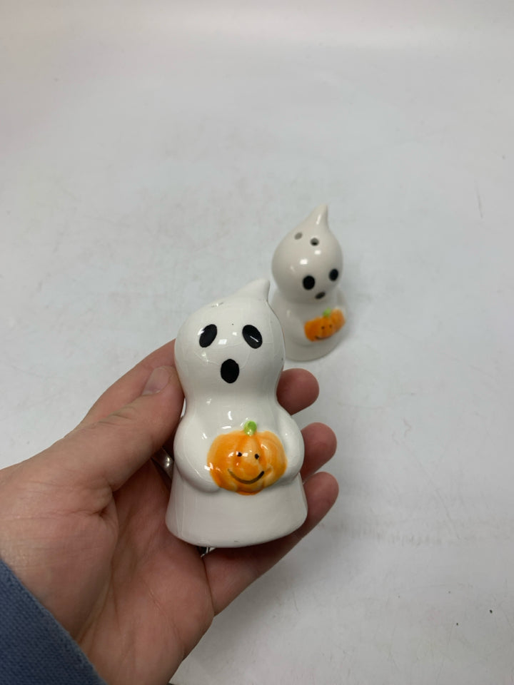 CERAMIC GHOST SALT/PEPPER SHAKERS.