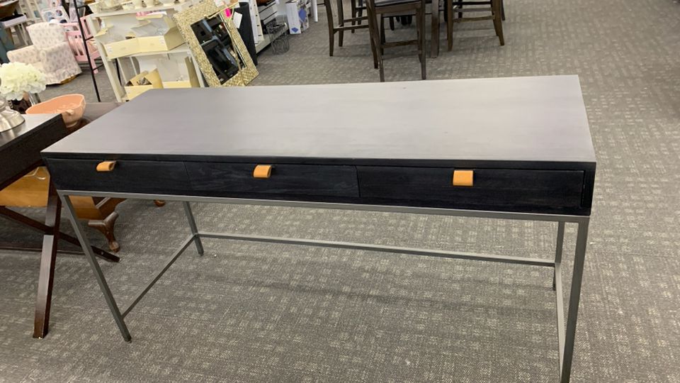 3-DRAWER MODERN DESK W/LEATHER PULLS.