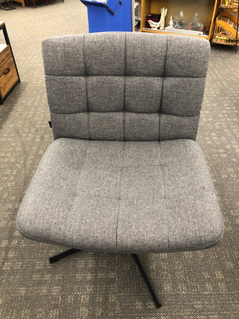 WIDE ARMLESS GREY FABRIC CHAIR.