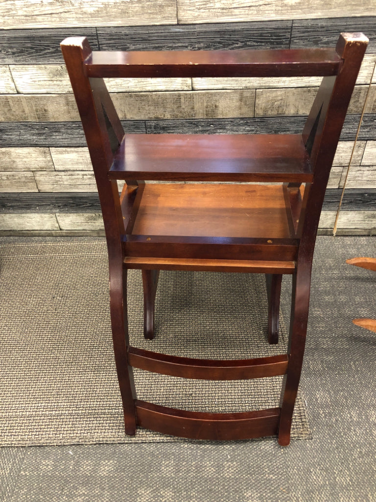 DK WOOD CHAIR/STEP LADDER *MINOR WEAR.