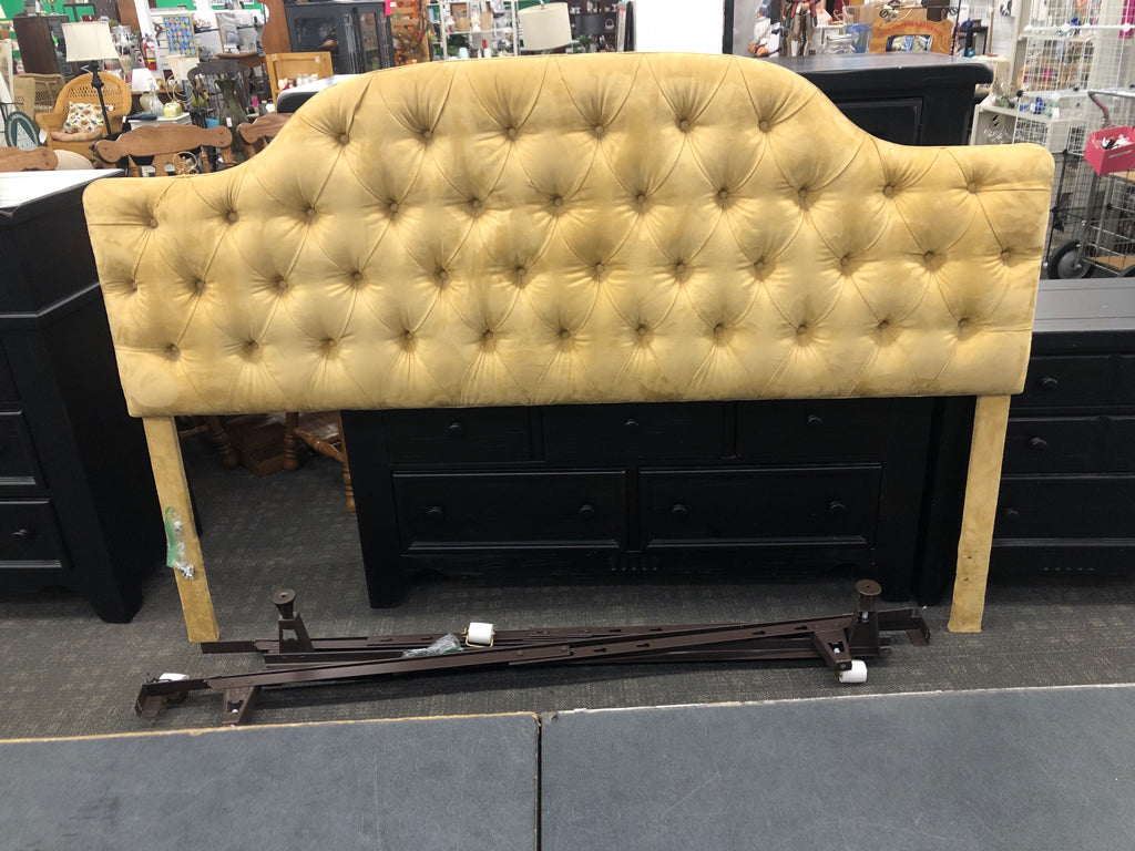 KING SIZE GOLD TUFTED BED FRAME AND FRAME.