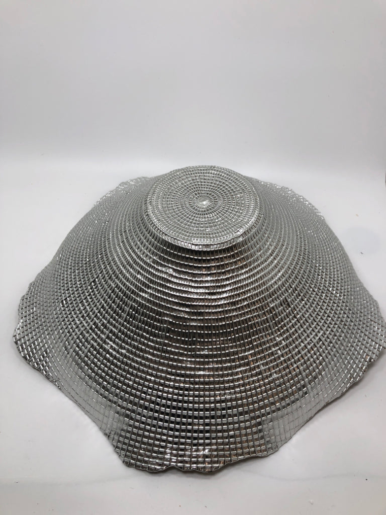 IRIDESCENT GOLD RUFFLE CENTERPIECE BOWL.