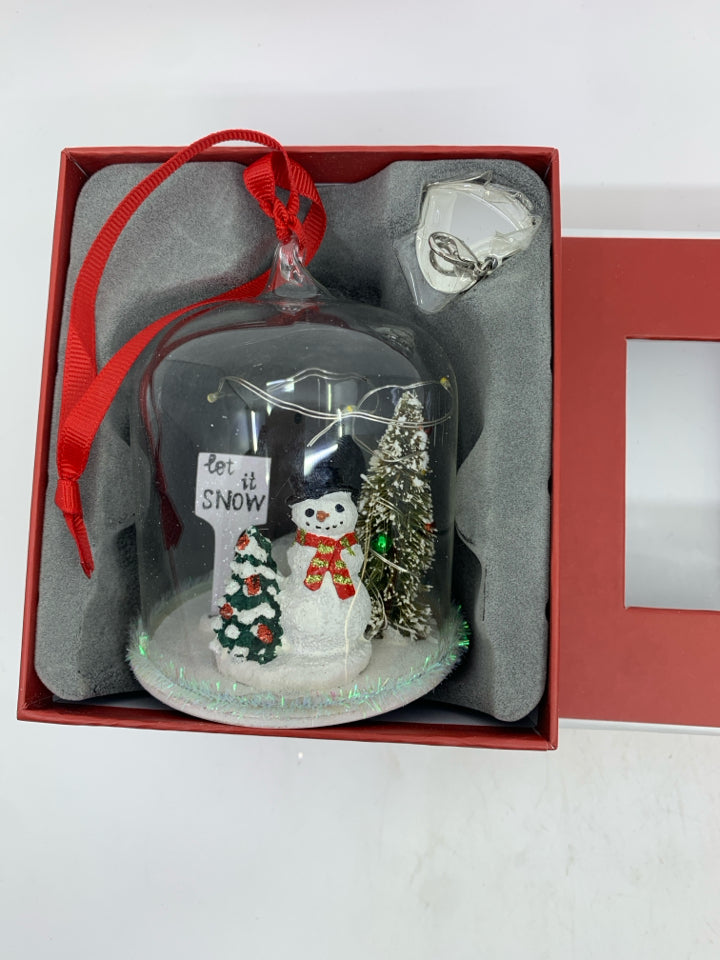 TR LIGHT UP SNOWMAN ORNAMENT IN BOX.