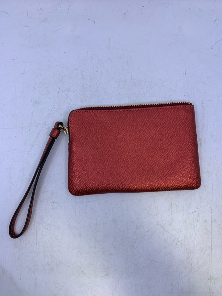 Coach 58032 Corner Zip Wristlet