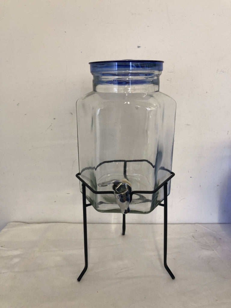 CLEAR GLASS DINK DISPENSER IN BLACK STAND.