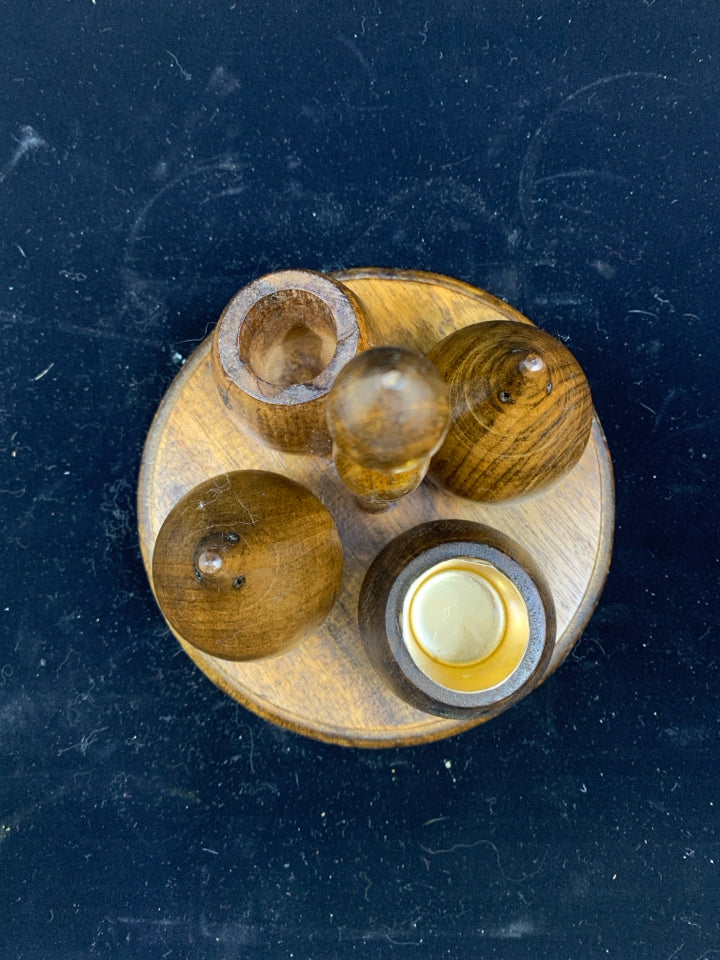 5PC VTG WOODEN SALT+PEPPER+SEASONING ON TRAY.