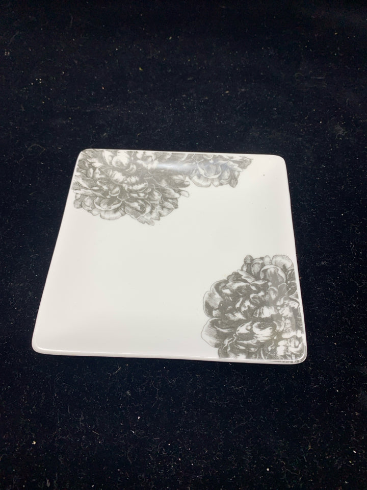 SMALL SQUARE SILVER FLORAL PLATE.