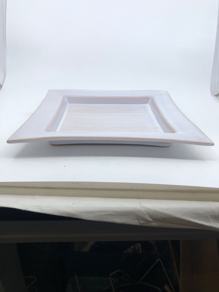WHITE SQUARE SERVING PLATE.