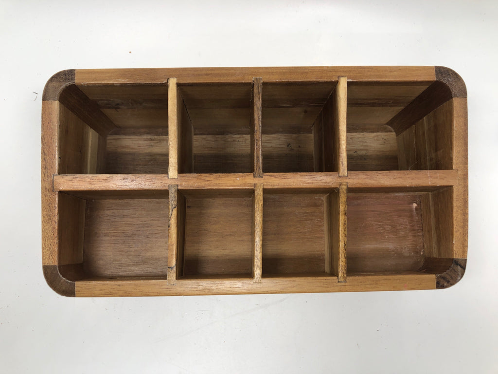 DIVIDED WOODEN MAKE-UP ORGANIZER W/DRAWER.