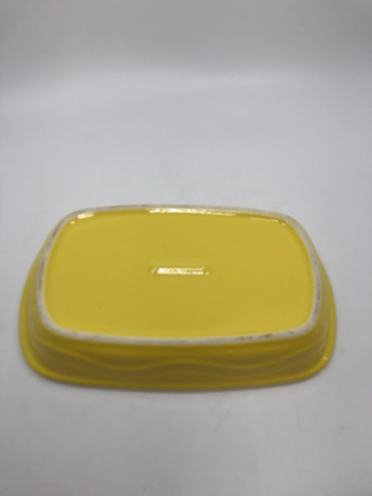 YELLOW CERAMIC SHALLOW PAN W/WAVY EDGES.