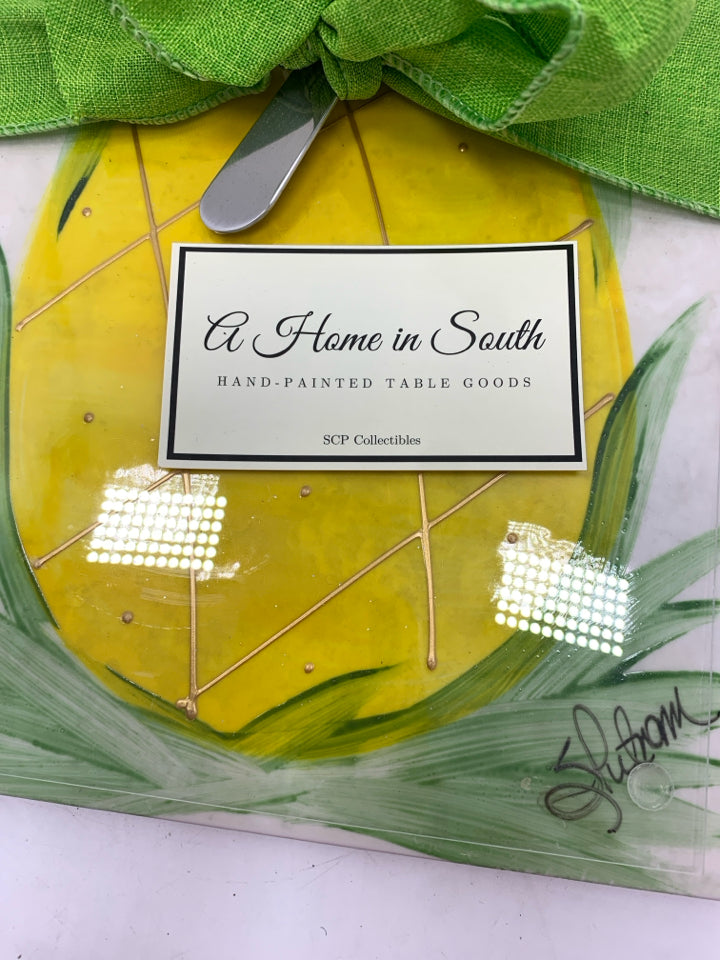 PINEAPPLE TILE CHEESE BOARD W/SPREADER.
