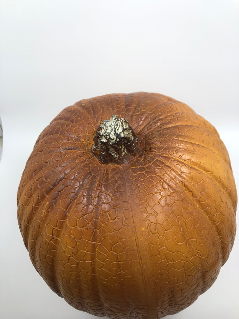 LG FOAM PUMPKIN.