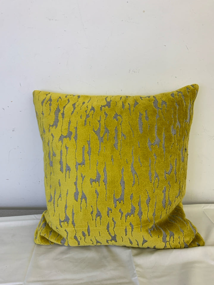 MUSTARD YELLOW PILLOW W/ TEXTURE.