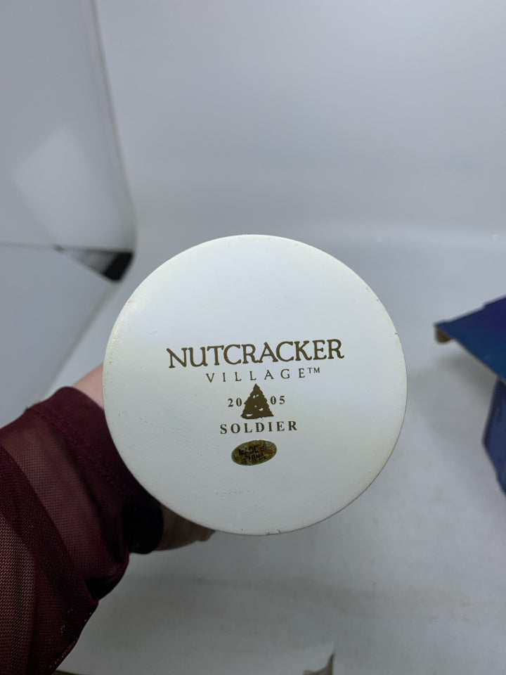 VTG IN BOX NUTCRACKER VILLAGE IN SILVER SOLDIER.