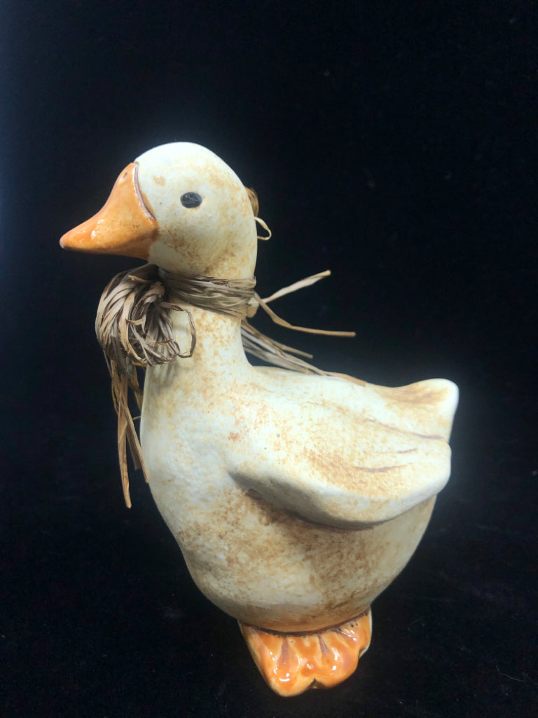 DISTRESSED DUCK FIGURE W/BOW.