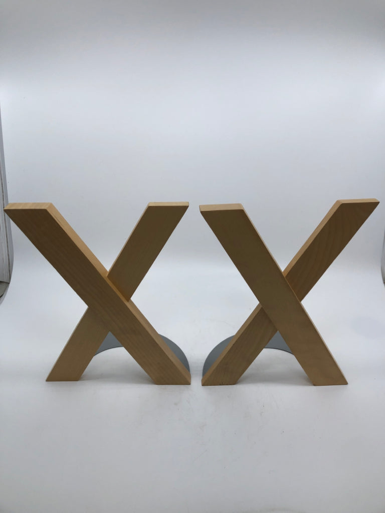 2 "X" WOODEN BOOK ENDS W/METAL BASE.