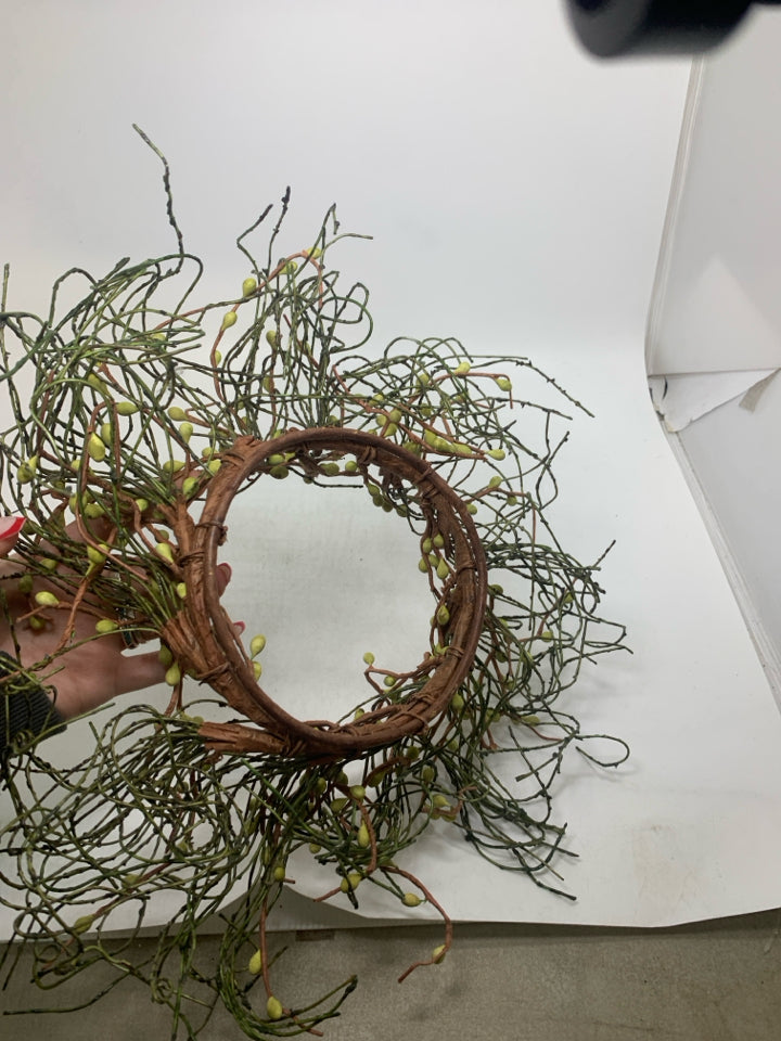LARGE GREEN PIP BERRIES CANDLE WREATH.