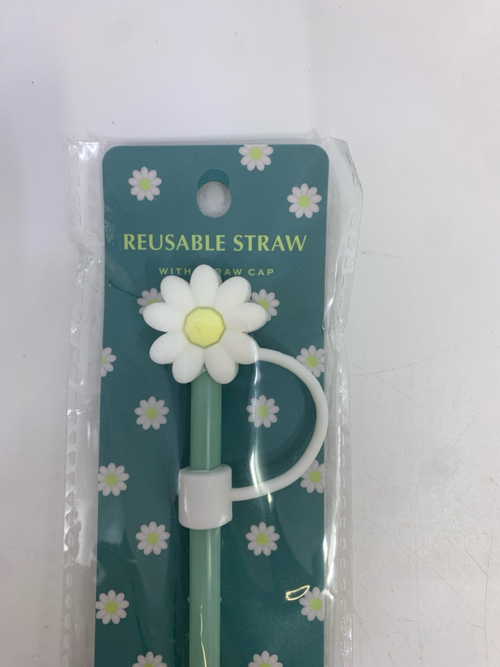 NIP REUSABLE STRAW W/FLOWER CAP.