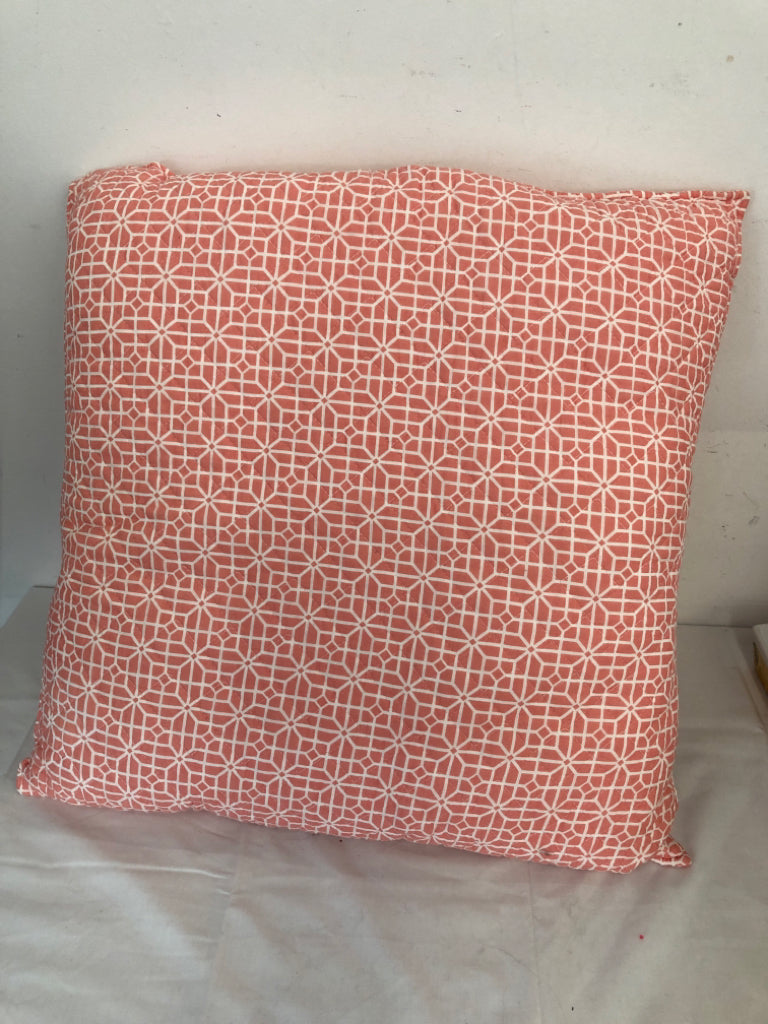 PINK W WHITE DETAIL PILLOW.