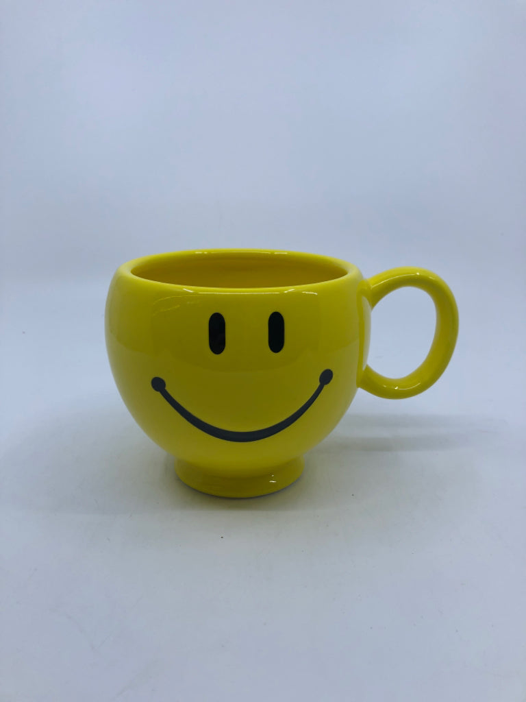 YELLOW SMILEY MUG.