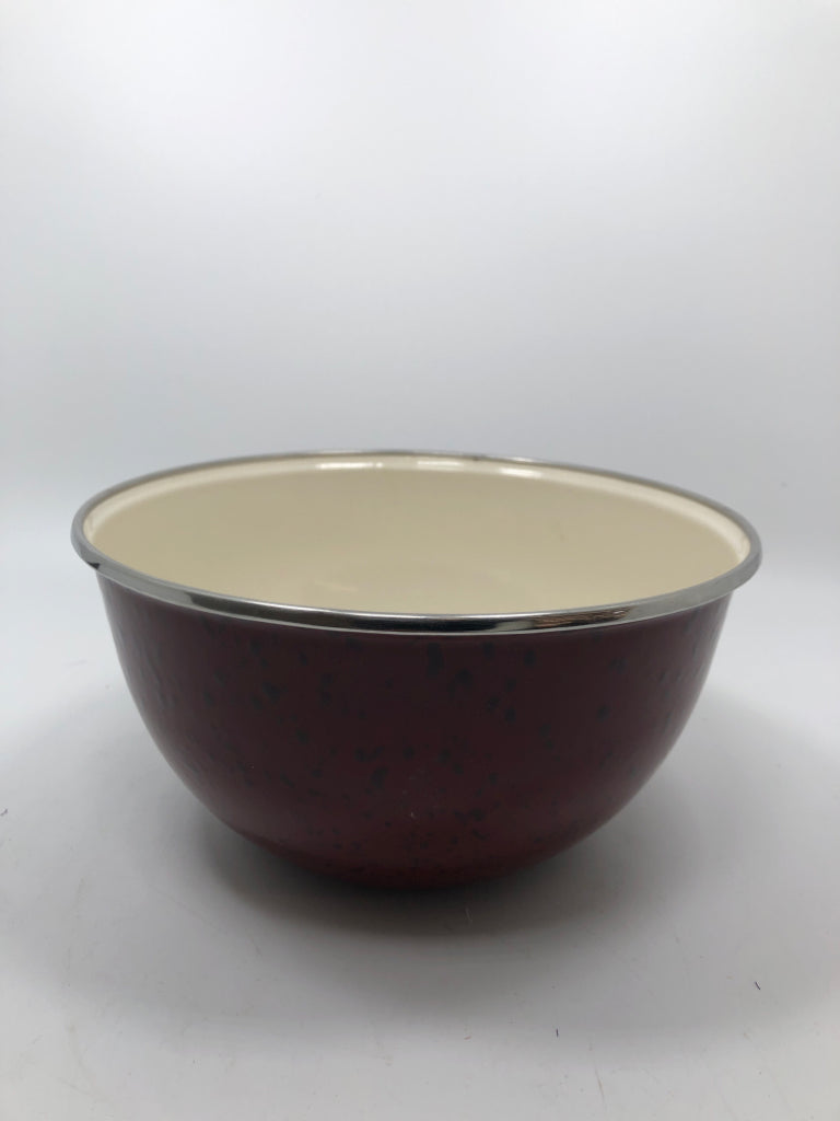 RED/BLACK SPECKLED METAL MIXING BOWL.