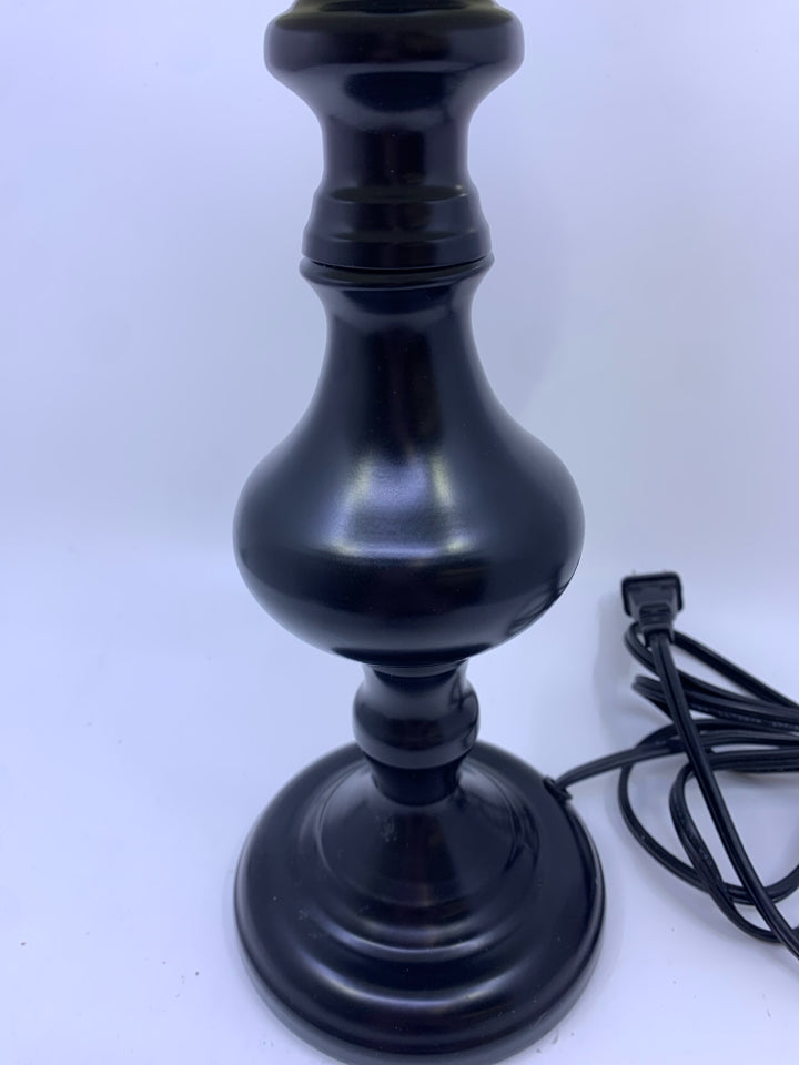 BLACK BASE TAP LAMP W/ 3 SETTINGS AND A CREAM SHADE.