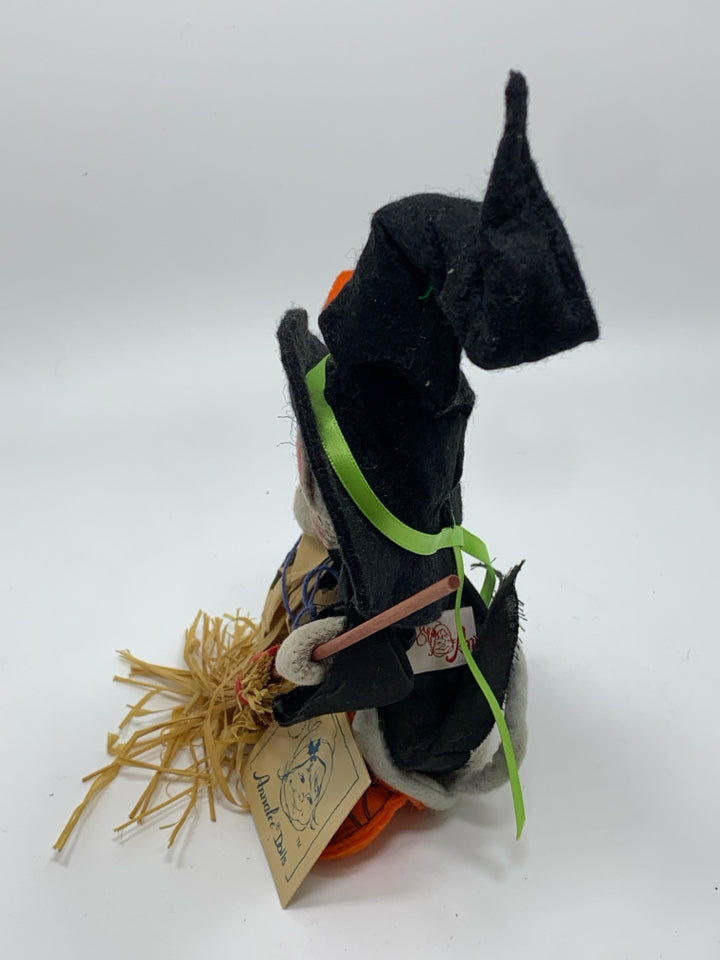 ANNA LEE WITCH MOUSE.