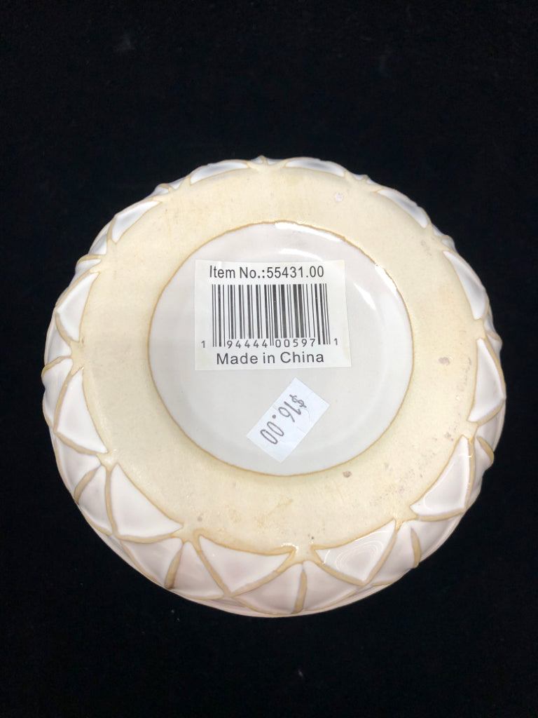 TEXTURED CREAM PLANTER.