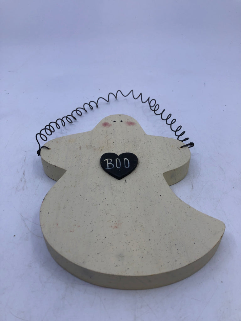WOOD GHOST WALL HANGING.