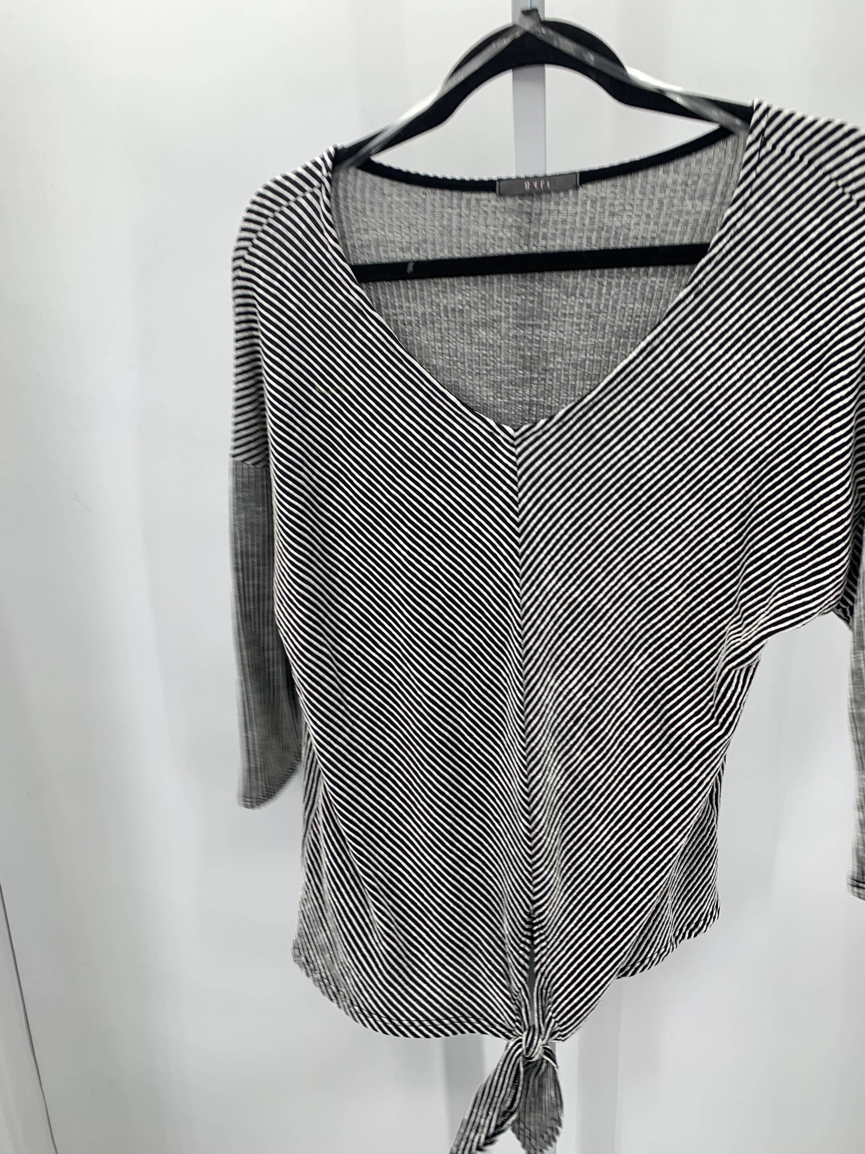 Size Medium Misses 3/4 Sleeve Shirt