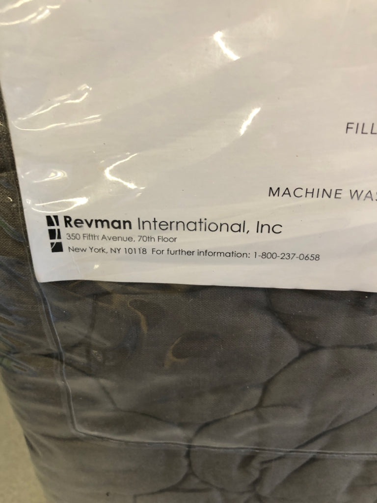 NIP GREY FULL/QUEEN QUILT SET.